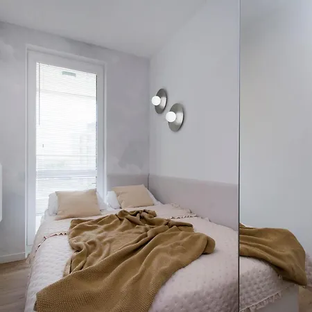 Like * グディニャ